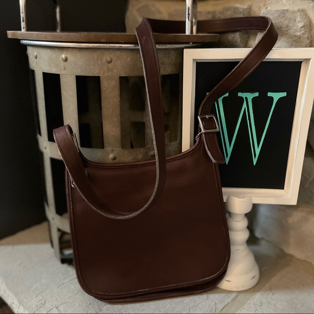 Vintage COACH Small Hippie Flap 9135